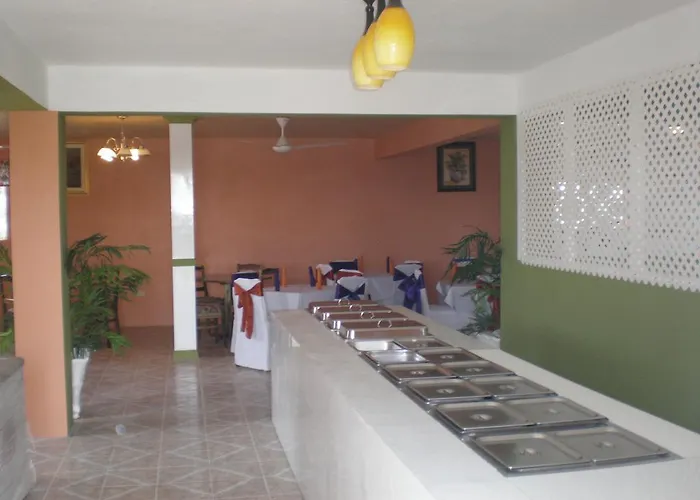 Norman's Court & Sky Restaurant Club Hotel Montego Bay