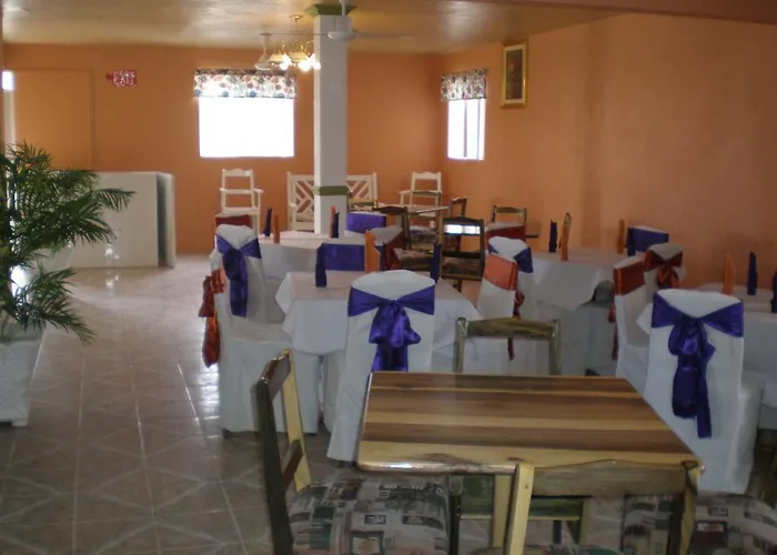 Norman's Court & Sky Restaurant Club Hotel Montego Bay