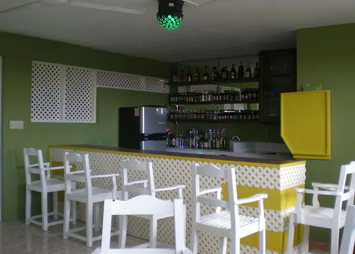 Hotel Norman's Court & Sky Restaurant Club Montego Bay